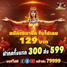 Pengguna memeriksa pembayaran lewat ponsel